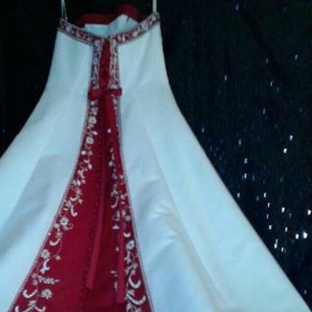 Forever Yours Wedding Dress Size:8 Red & White OBO